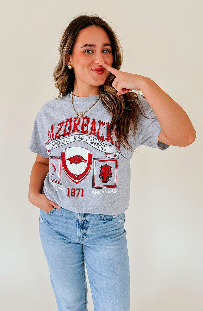 RAZORBACK PREP PATCH GRAPHIC TEE