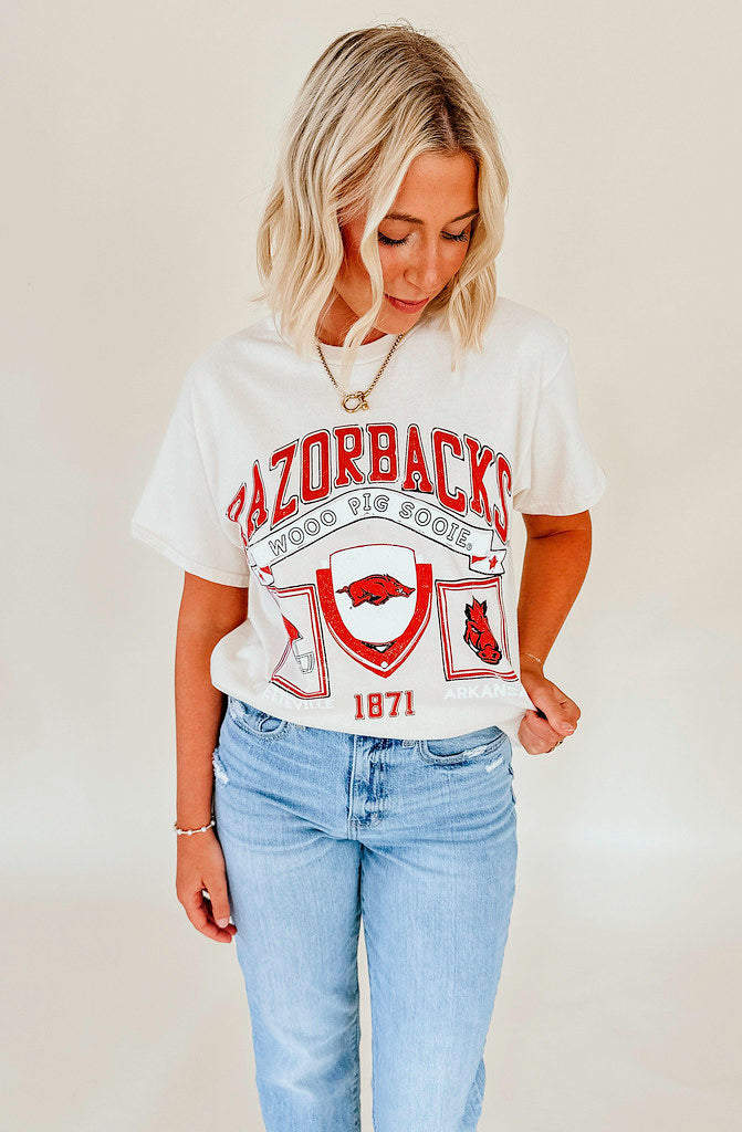 RAZORBACK PREP PATCH GRAPHIC TEE