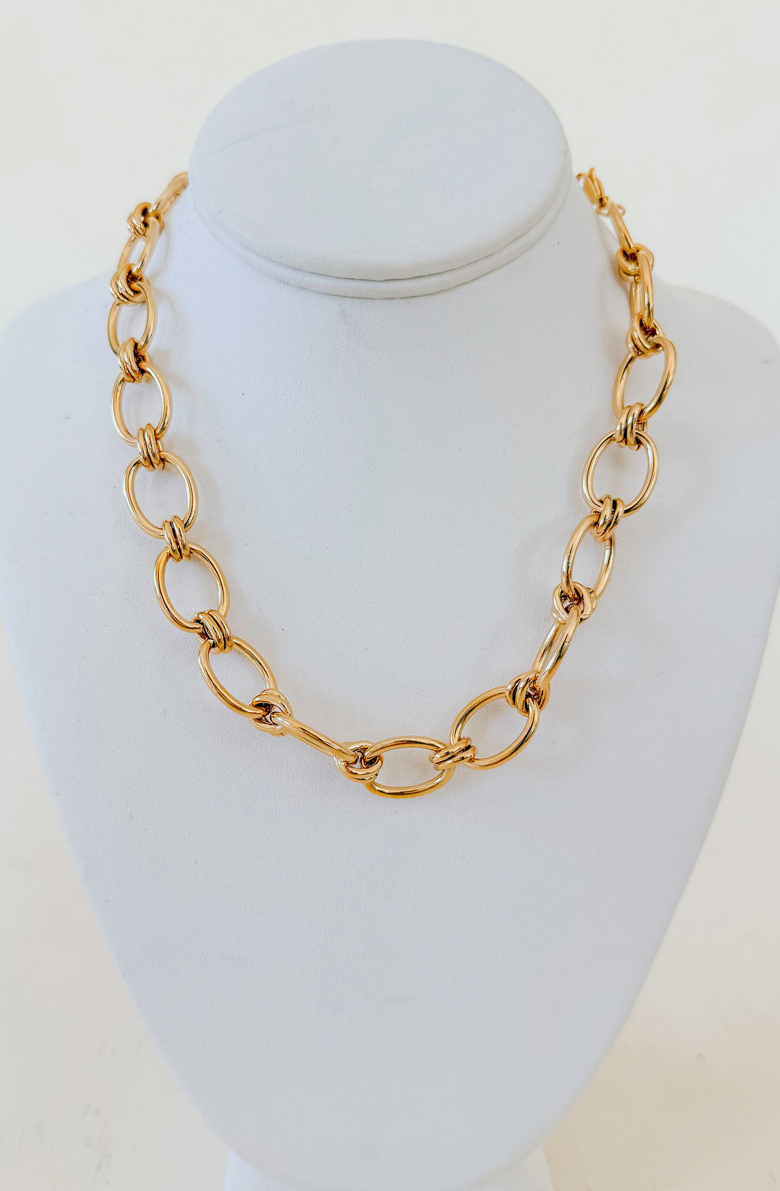 BRENDA GRANDS CHUNKY OVAL NECKLACE