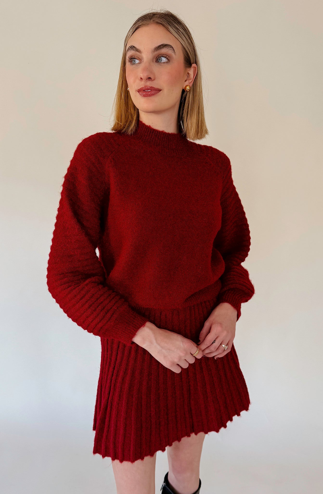 SO SCARLET CROPPED SWEATER