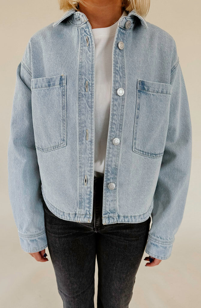 Z SUPPLY ALL DAY CROPPED DENIM JACKET